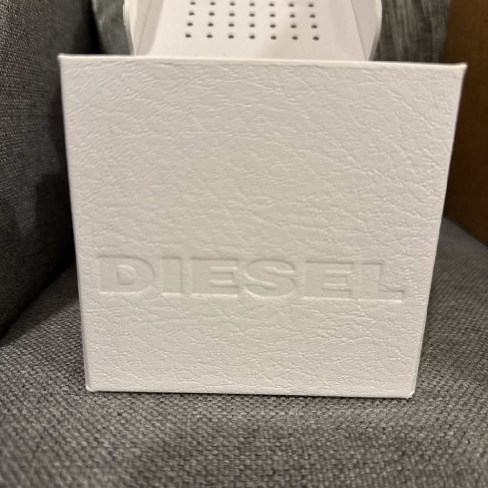 Diesel White Leather Embossed Watch Box - Picture 2 of 8